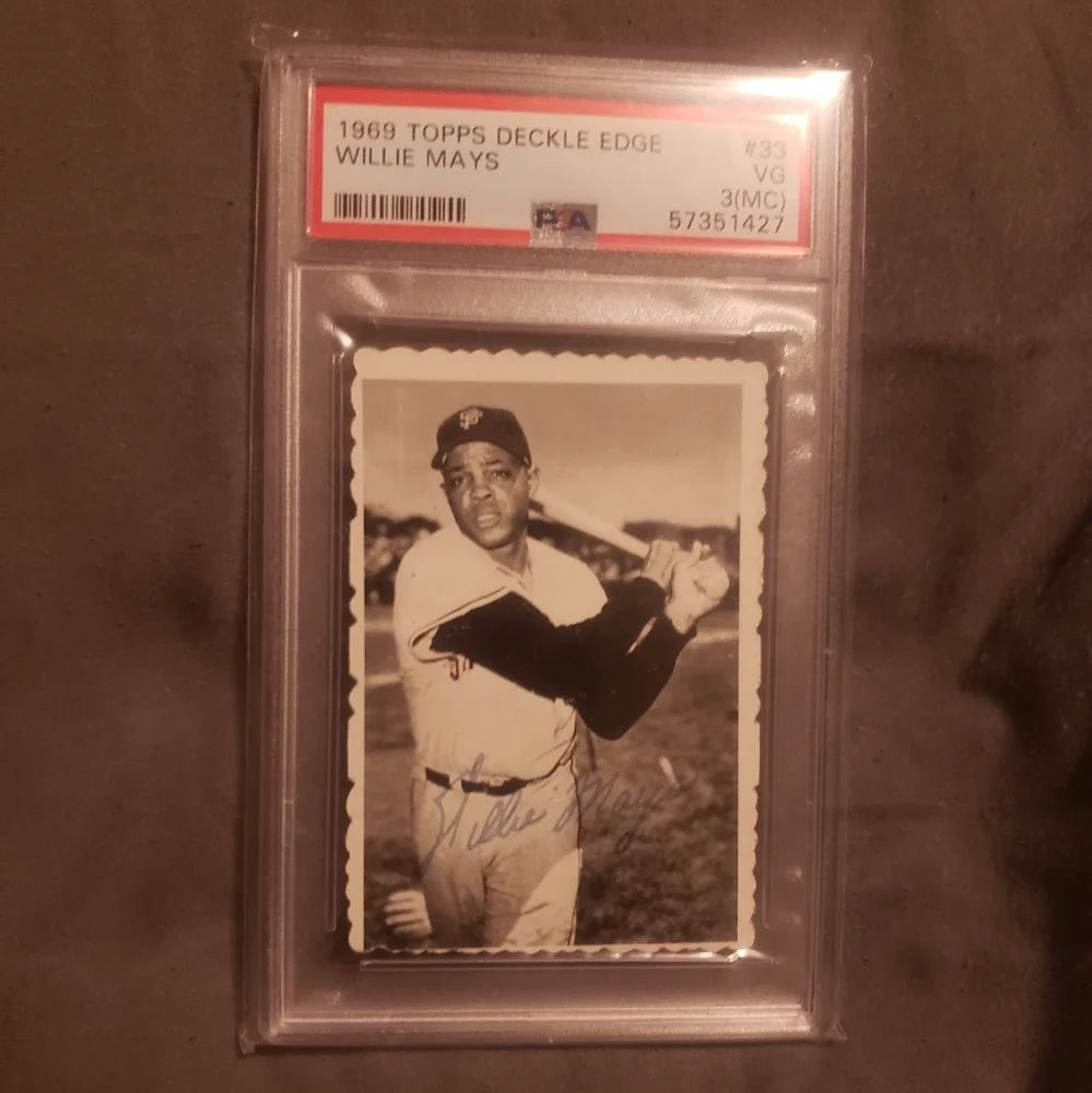 1969 WILLIE MAYS SIGNED GRADED PICTURE - Picture 1 of 2